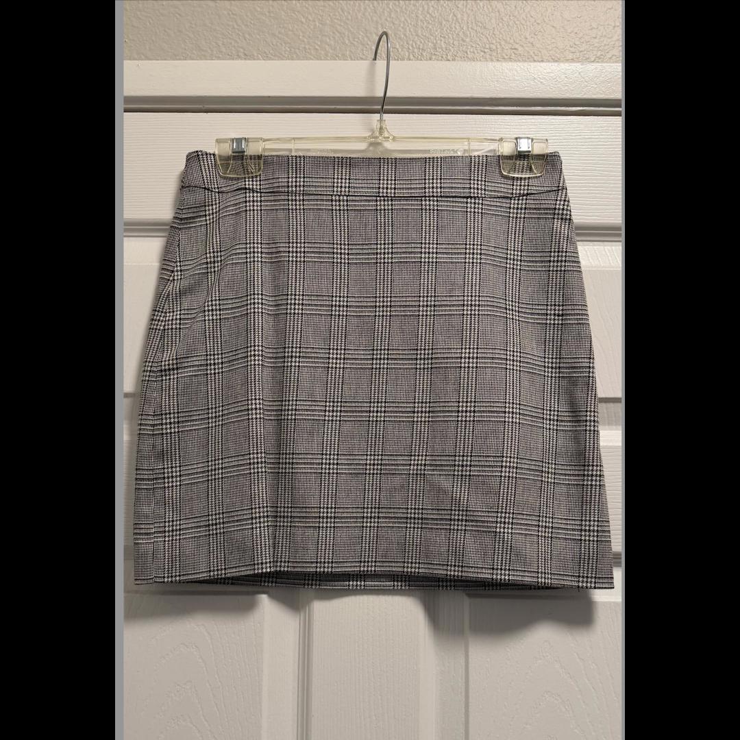 Guess Collection Plaid Mini Skirt - Size 2, Lined, Chic